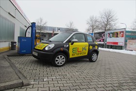 Auto teilverklebt mit Selbstklebeschrift - ELK