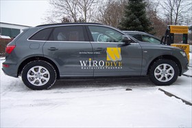 Auto mit Selbstklebeschrift beklebt - Wirodive